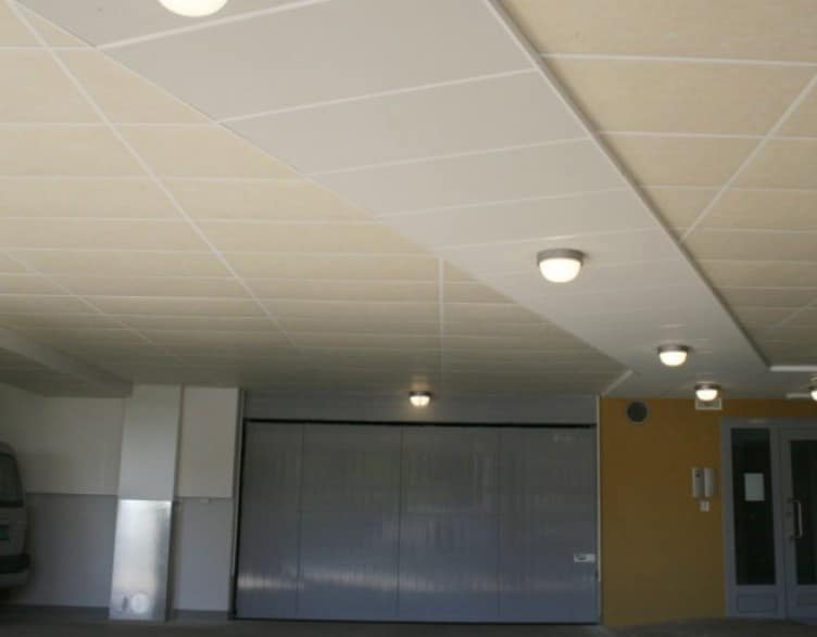 Robust industriplate brukt i parkeringsanlegg